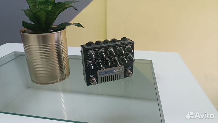 Ламповый гитарный предусилитель AMT SS-20