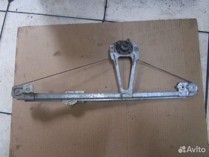 Стеклоподъемник задний правый w124 E-class 102