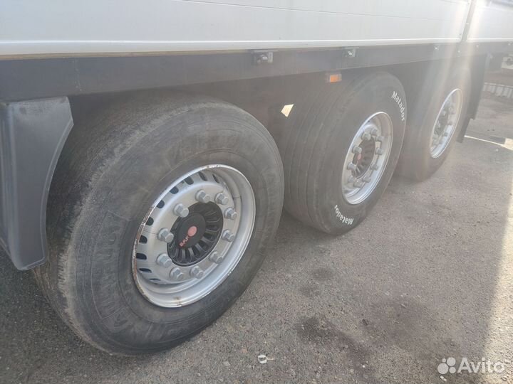 Полуприцеп шторно-бортовой Krone SD, 2011