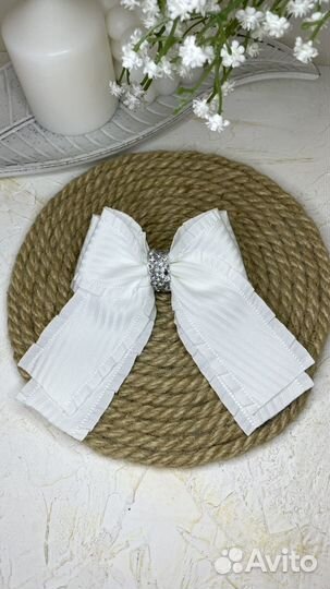 Белые бантики и галстуки в школу