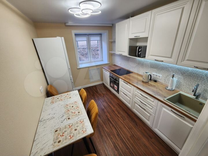 2-к. квартира, 50 м², 2/10 эт.