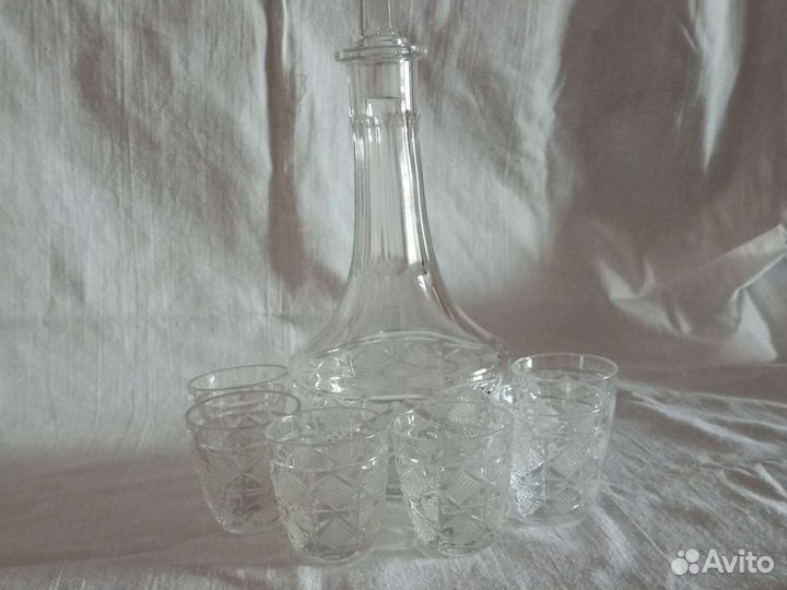 Графин с рюмками