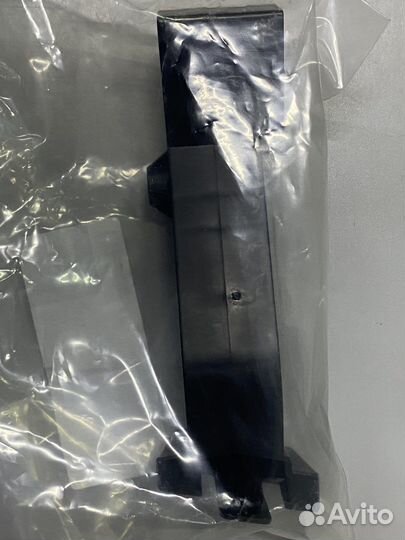 Кронштейн переднего бампера правый Mercedes W447