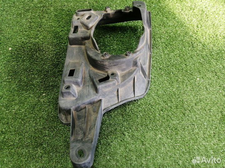 Кронштейн левый Lexus Lexus Lx570 2008-2011