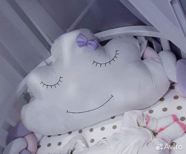 Декоративная подушка в кроватку