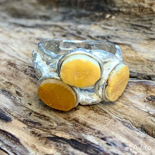 Кольцо с янтарём