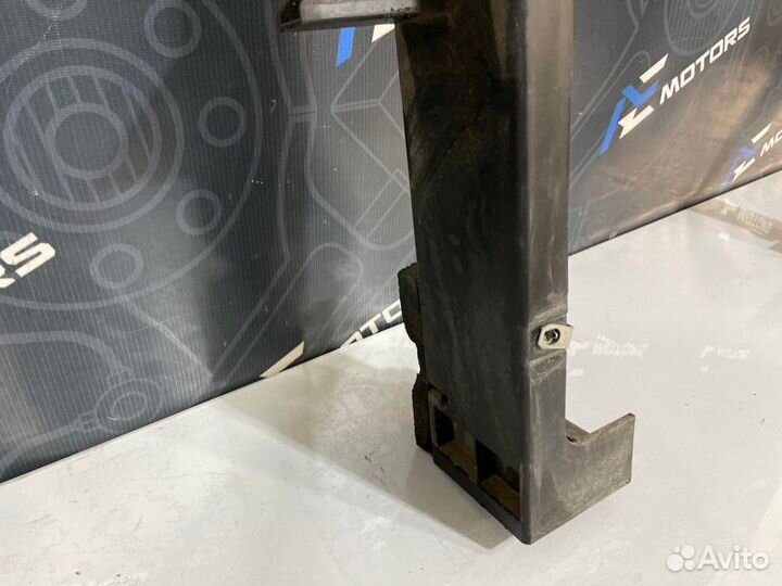 Диффузор радиатора Ford Explorer U251 4.6L 3V V8