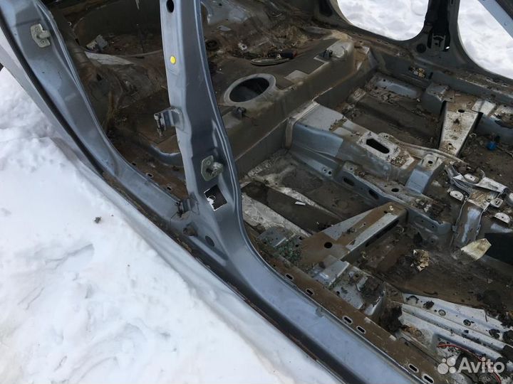 Стойка центральная правая Opel Astra H L48