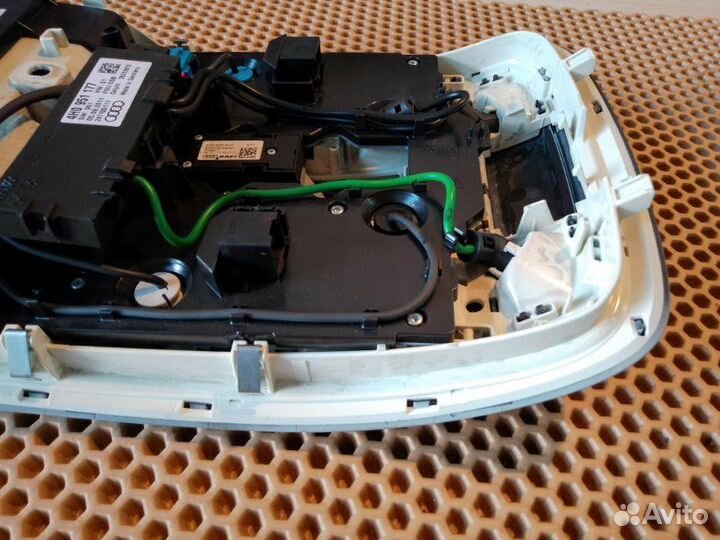 Плафон подсветки салона Audi A8 D4 long 4.2 cdra