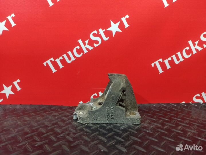 Кронштейн крыла заднего