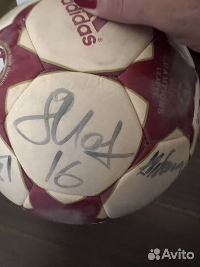 Футбольный мяч с автографами игроков Зенита