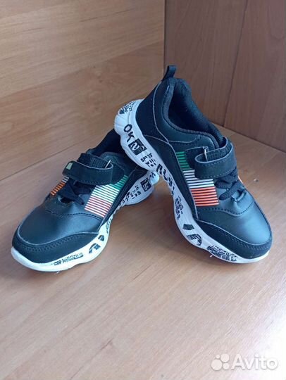Кроссовки новые детские 28 29 размер