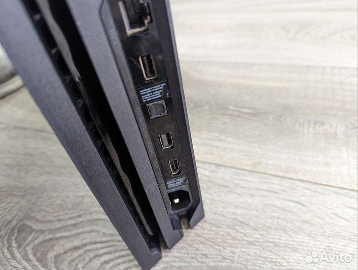 Приставка Sony PlayStation 4 pro 1tb / 2 геймпада