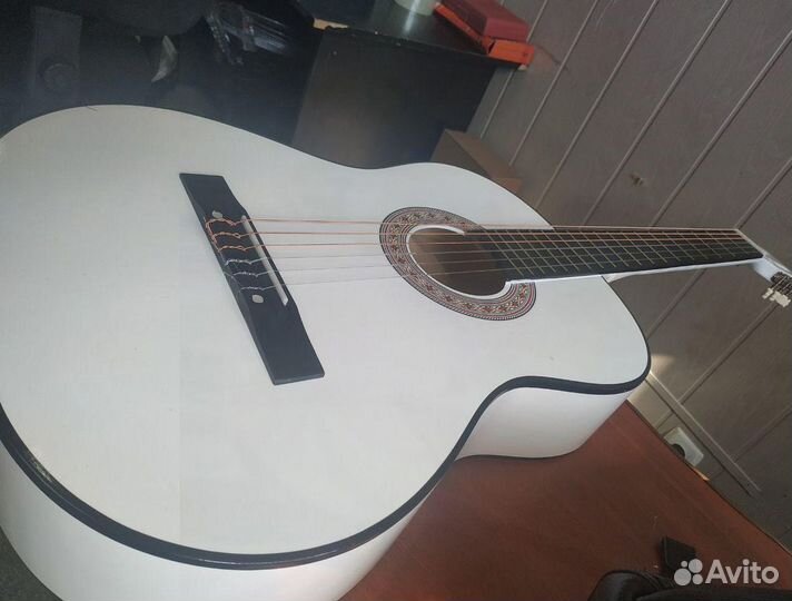 Классическая гитара Belucci BC3805 белая