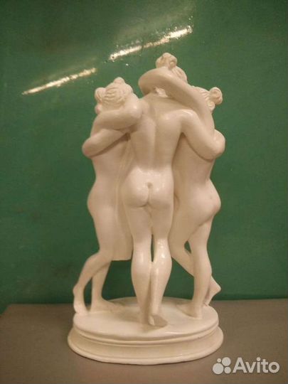 Статуэтки три грации, Афродита