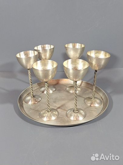 Мельхиоровый сервиз.Рюмки и поднос.Винтаж