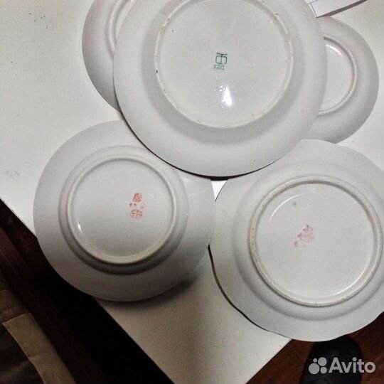 Тарелки для кухни и др.нужные вещи