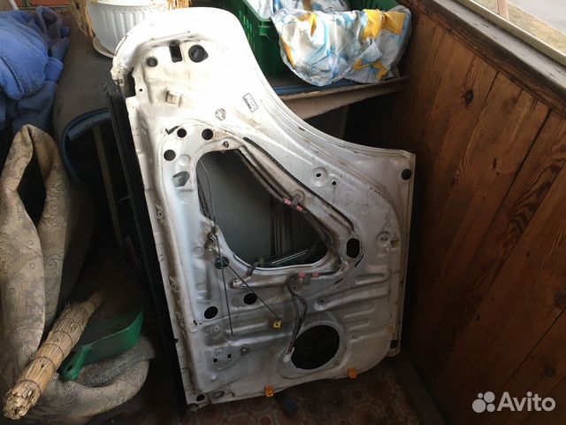 Продам стекло подъёмник,замок,ручку задней правой