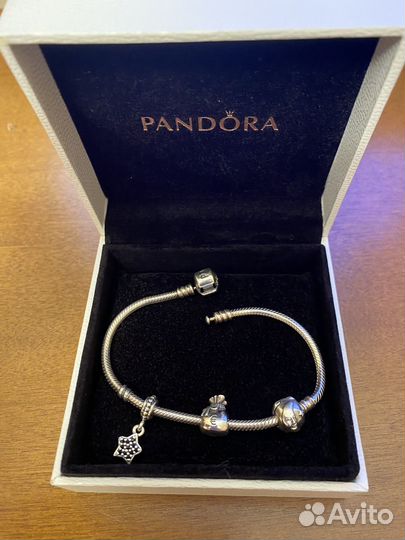 Браслет с шармами пандора