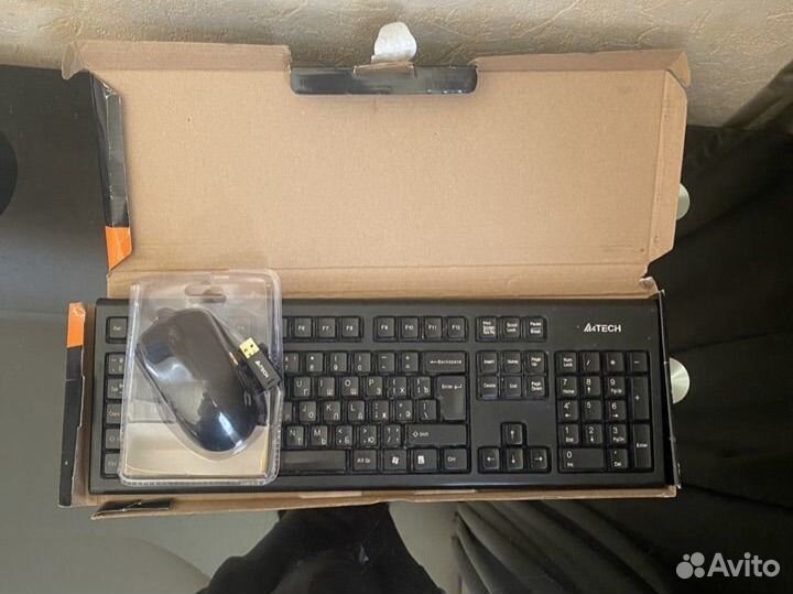 Беспроводная мышь и клавиатура, комплект