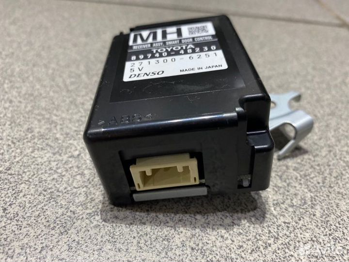 Блок управления дверьми Toyota Harrier