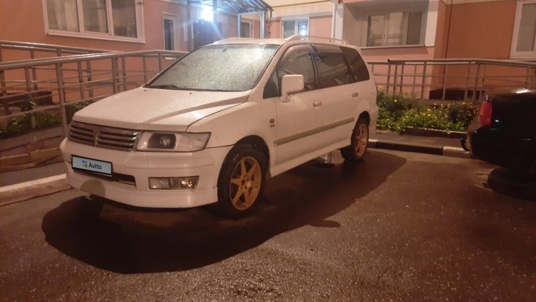 Mitsubishi Chariot: фото владельца