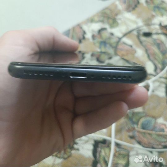 Телефон iPhone 7 32