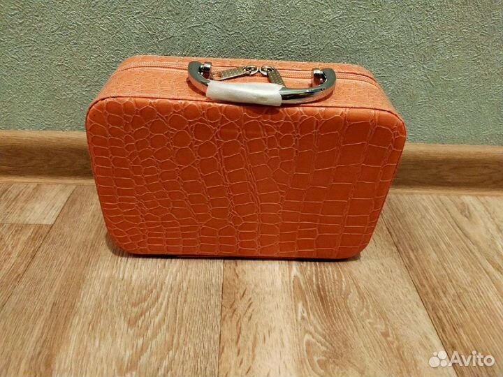 Набор косметики в чемодане для девочек