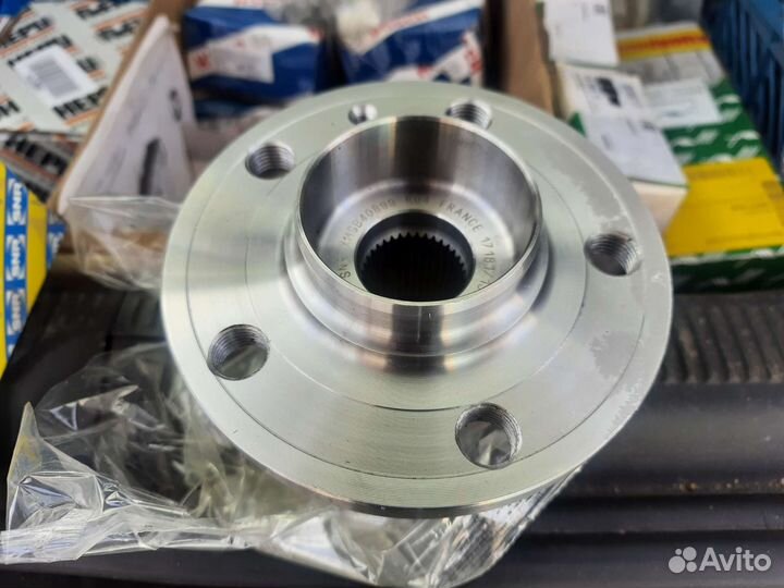 Передняя ступица Шкода Фабия