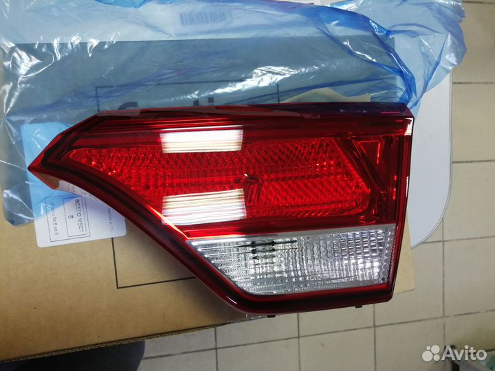 Фонарь задний внутренний правый Kia Rio 4 оригинал