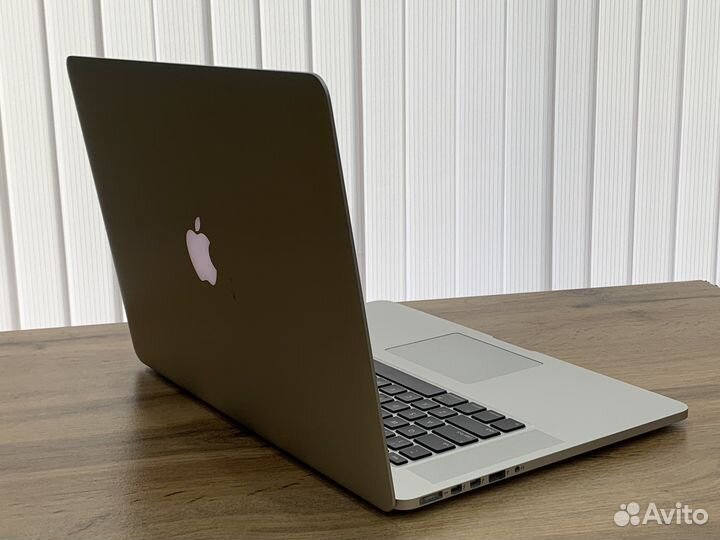 MacBook Pro 15 Retina i7 8/256 gb
