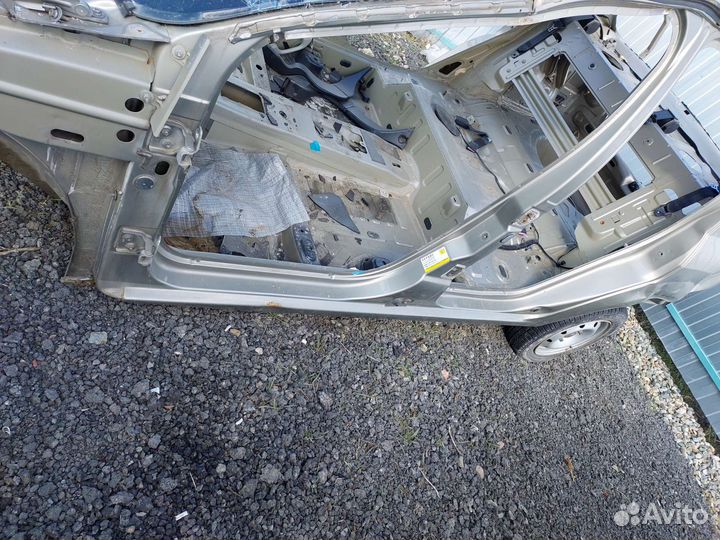 Передняя левая четверть Renault logan 1