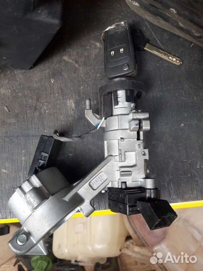 Замок зажигания Chevrolet Cruze седан 1.6