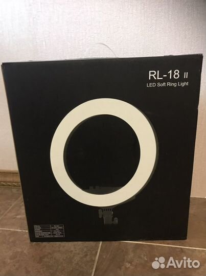 Кольцевая лампа новая со штативом