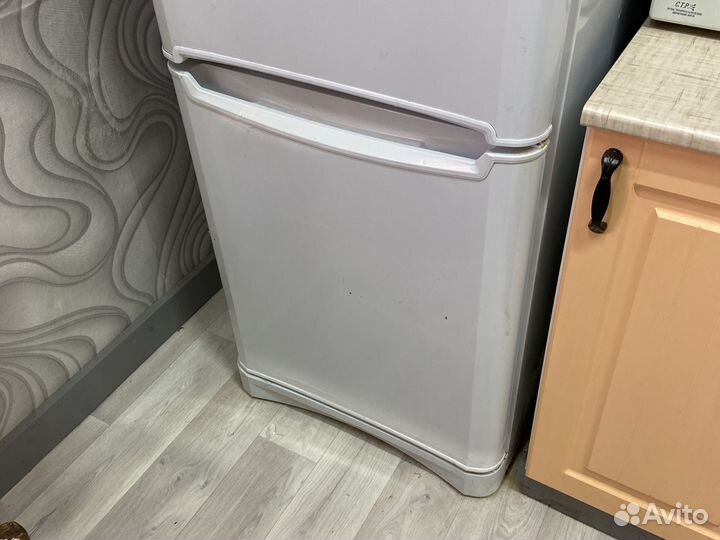 Холодильник бу Indesit