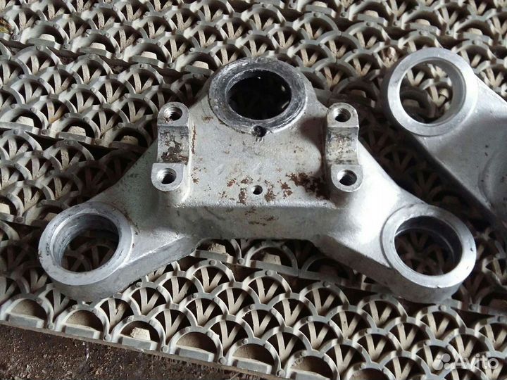 Траверса верхняя ява 638