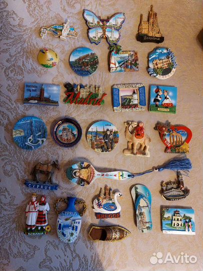 Магнитики на холодильник из разных стран