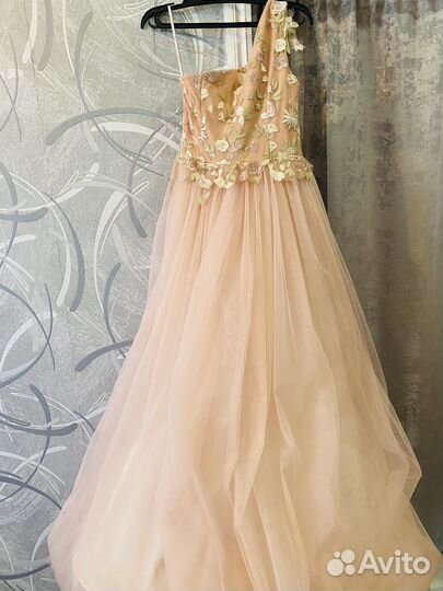 Вечернее платье в пол 44 на выпускной