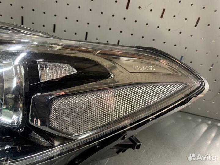 Фара светодиодная передняя левая Genesis G70 седан