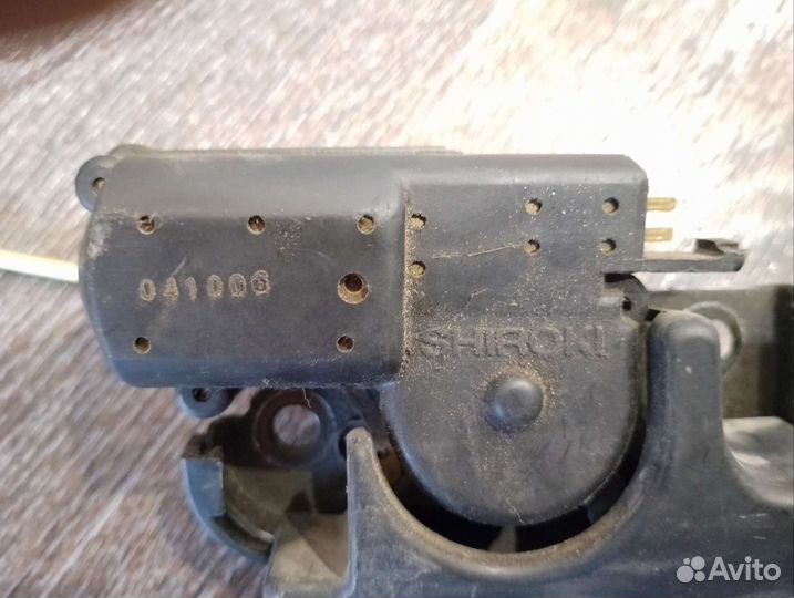 Замок крышки багажника Toyota Premio T240