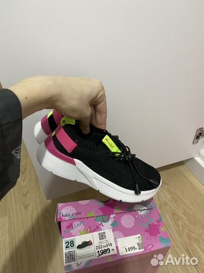 Кроссовки 28