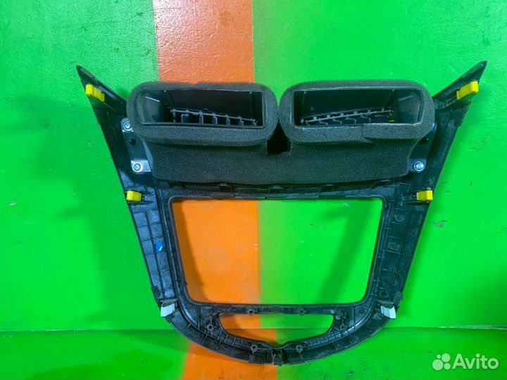 Накладка центральная в торпедо Hyundai Solaris