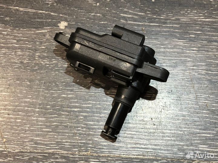 Замок лючка бензобака VAG