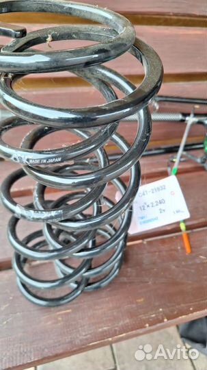 Пружины на toyota mark 2 (2штуки )