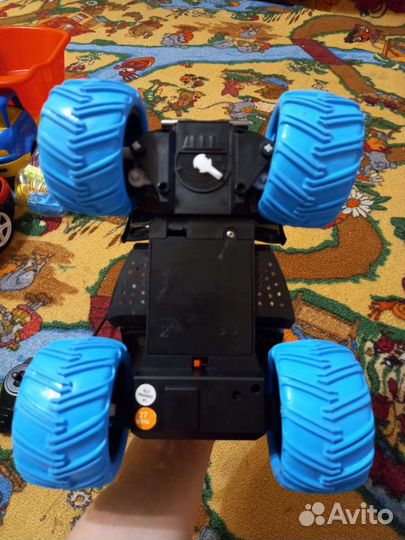 Детский квадроцикл на пульте