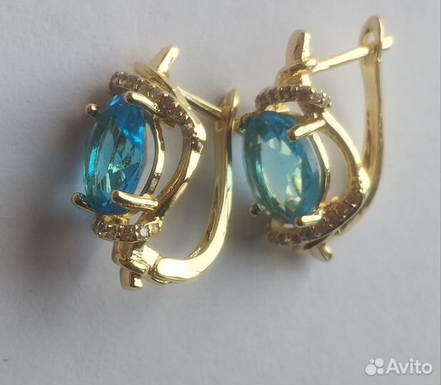 Сережки под золото с голубым камнем