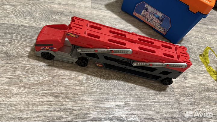 Трек, автовоз и машинки Hot Wheels