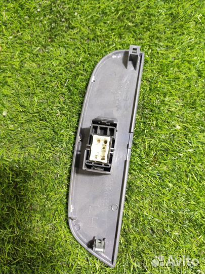 Блок упр. стеклоподьемниками передний левый Toyota