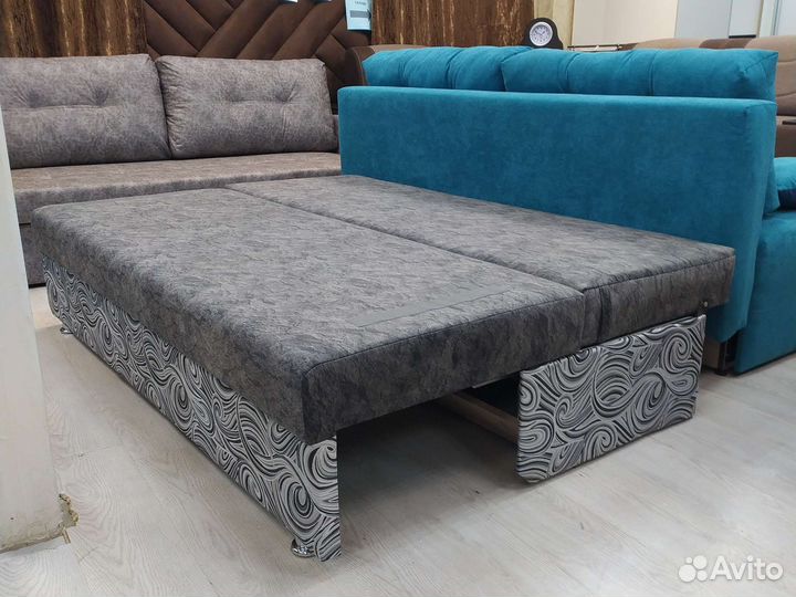 Диван на металлическом каркасе новый