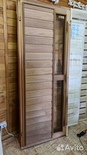 Дверь из липы для бани с петлями и коробкой